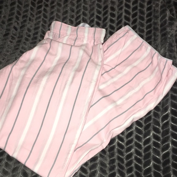 Victoria  Secret pajamas ❤️❤️💕 - Picture 4 of 7